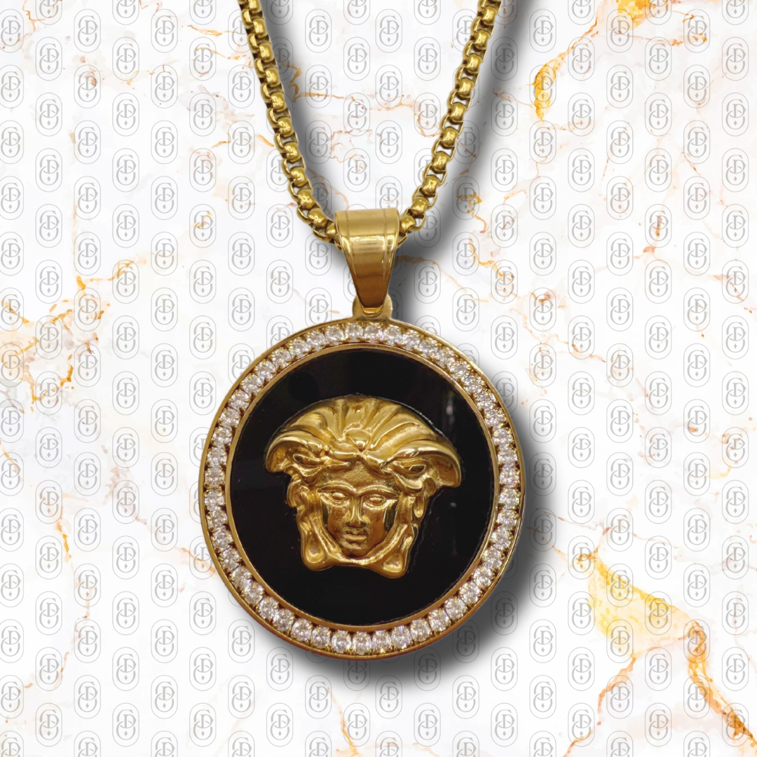 Medusa Black - Colgante Solido Acero Chapado en Oro 18K