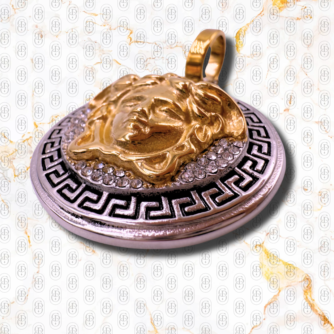 Medusa Imperiale - Colgante Solido Chapado en Oro 18k
