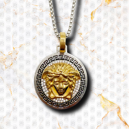 Medusa Imperiale - Colgante Solido Chapado en Oro 18k