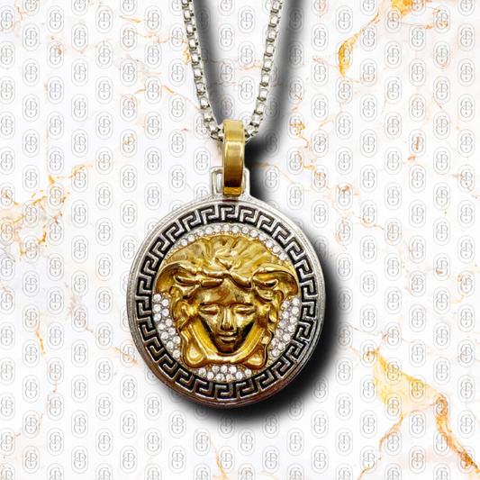 Medusa Imperiale - Colgante Solido Chapado en Oro 18k