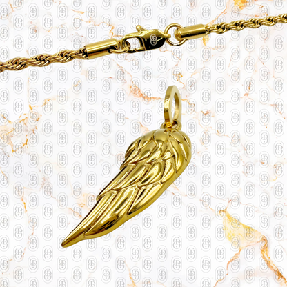 Ala Celestial - Colgante Sólido Chapado en Oro 18k